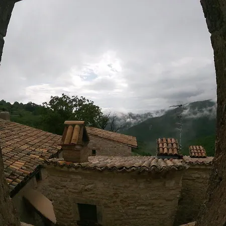 Castello Di Acera 팜스테이 *